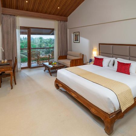 Uday Suites - The Airport Hotel Thiruvananthapuram Esterno foto