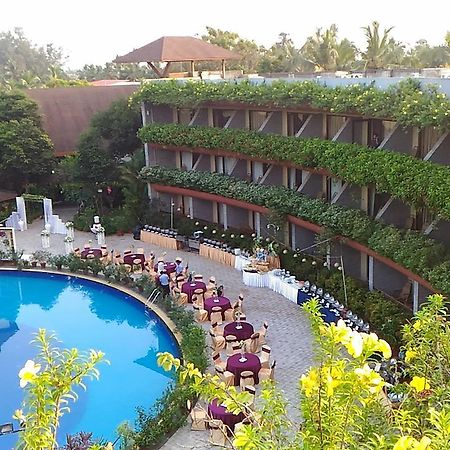 Uday Suites - The Airport Hotel Thiruvananthapuram Esterno foto