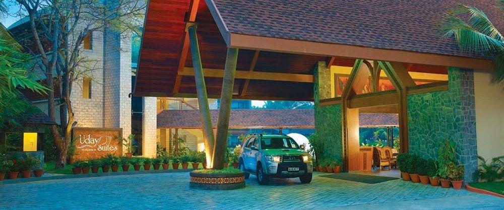Uday Suites - The Airport Hotel Thiruvananthapuram Esterno foto