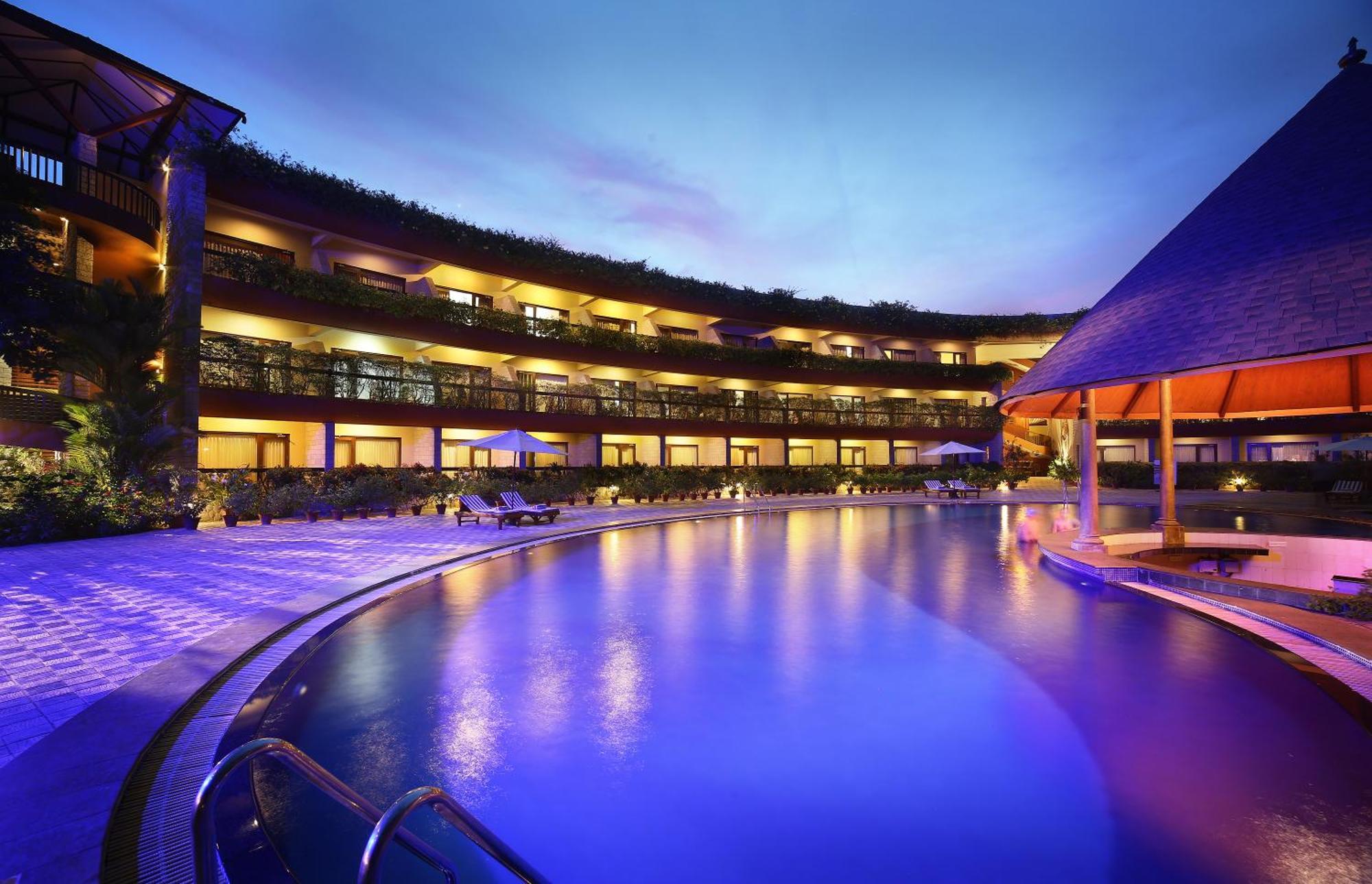 Uday Suites - The Airport Hotel Thiruvananthapuram Esterno foto
