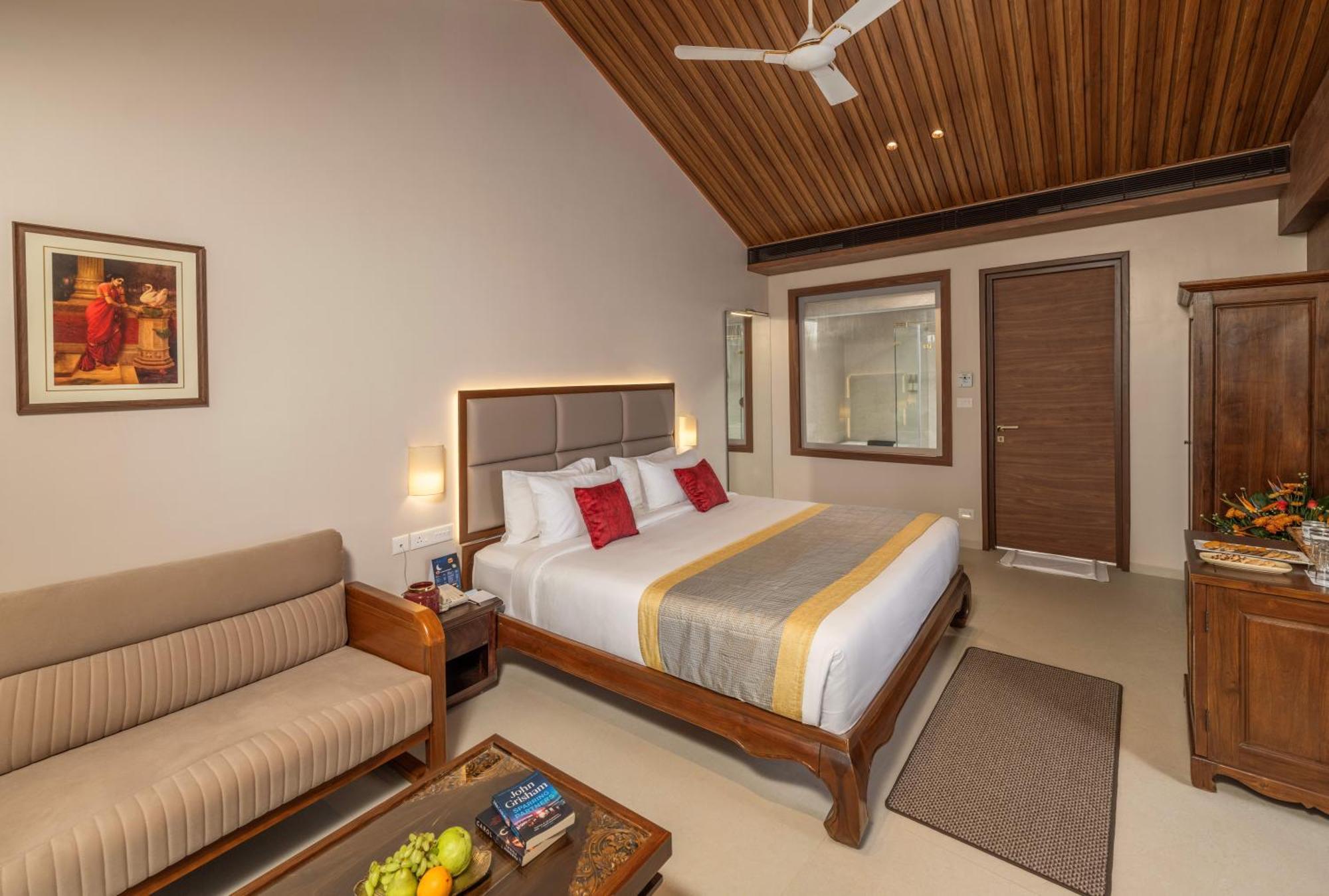 Uday Suites - The Airport Hotel Thiruvananthapuram Esterno foto