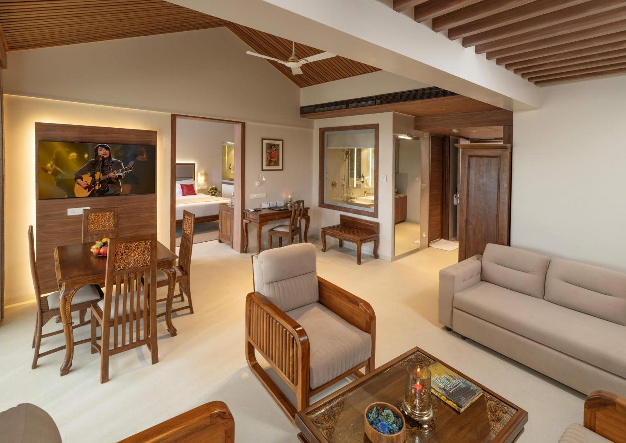 Uday Suites - The Airport Hotel Thiruvananthapuram Esterno foto