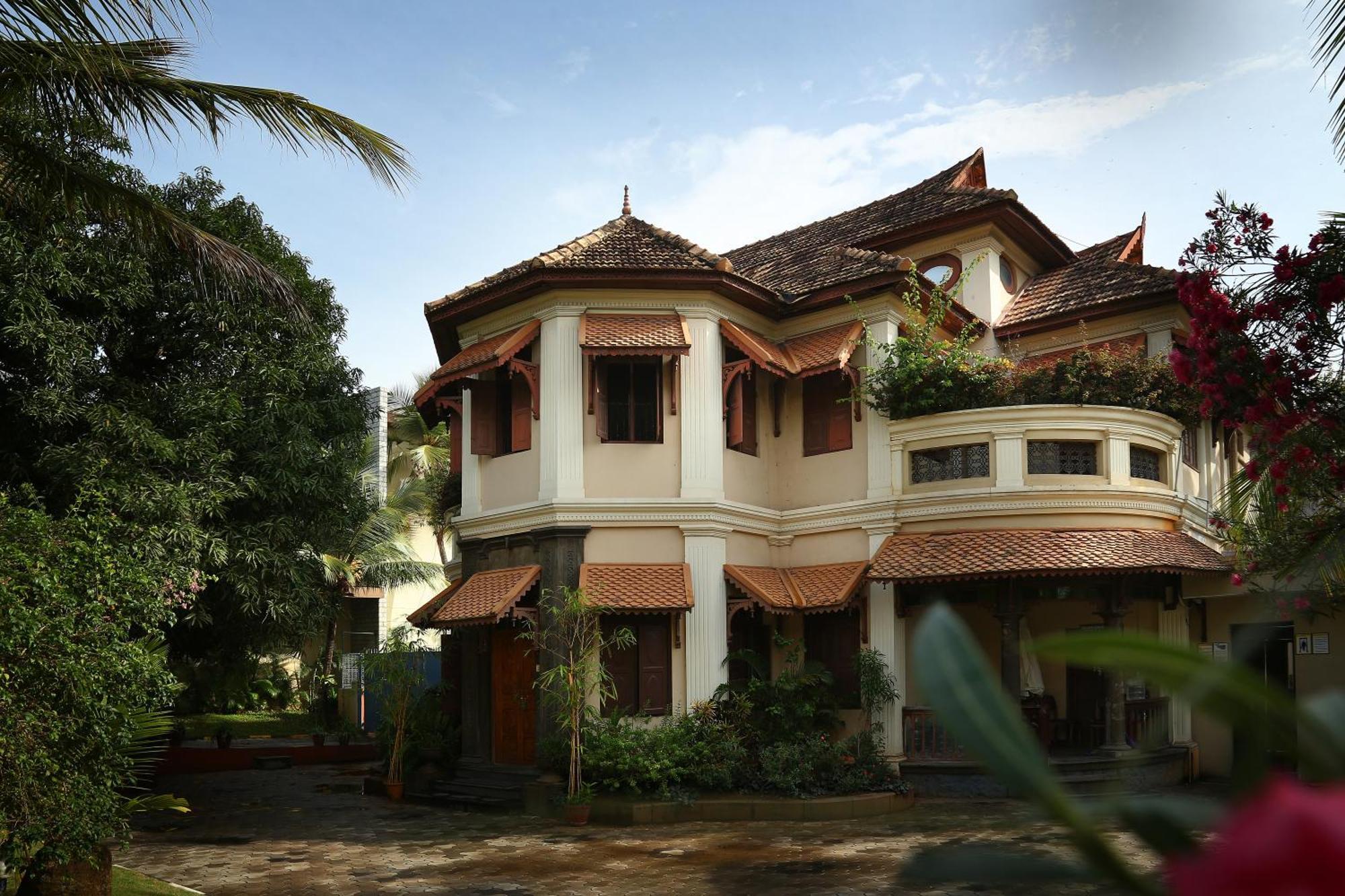 Uday Suites - The Airport Hotel Thiruvananthapuram Esterno foto