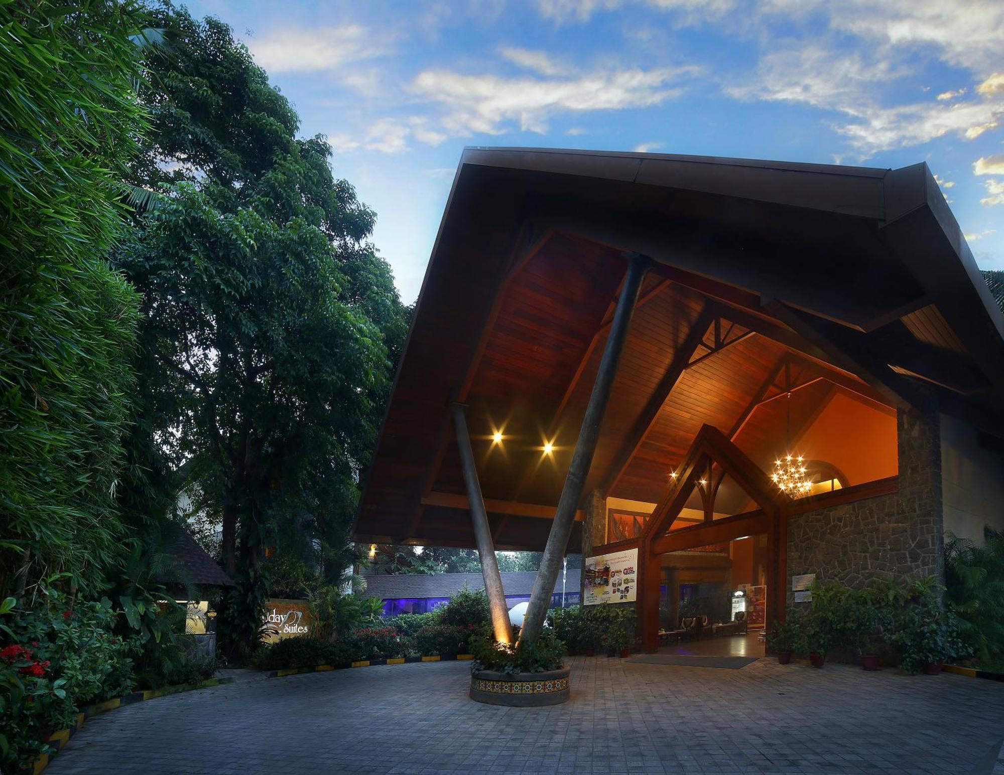 Uday Suites - The Airport Hotel Thiruvananthapuram Esterno foto