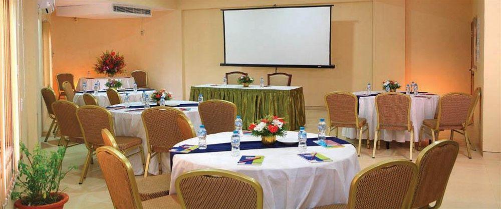 Uday Suites - The Airport Hotel Thiruvananthapuram Esterno foto