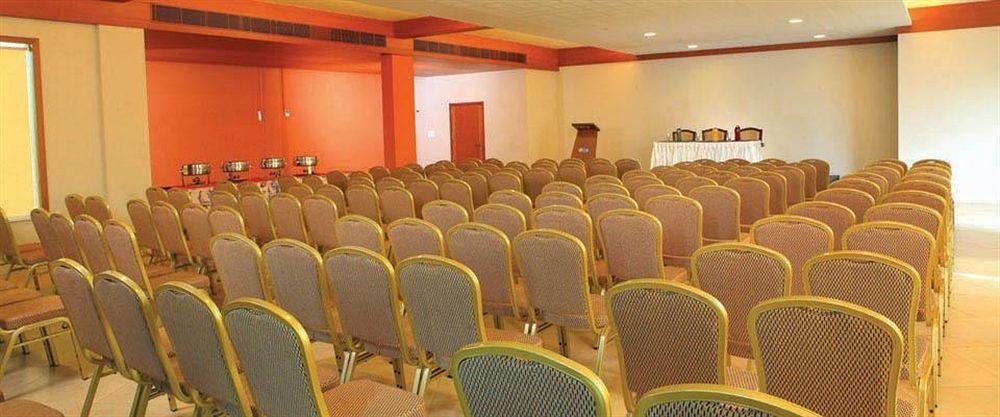 Uday Suites - The Airport Hotel Thiruvananthapuram Esterno foto