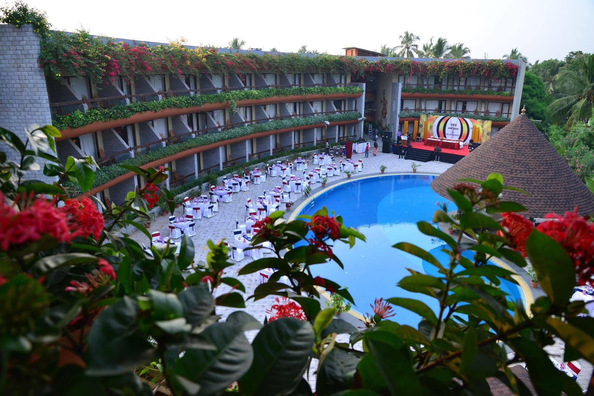 Uday Suites - The Airport Hotel Thiruvananthapuram Esterno foto