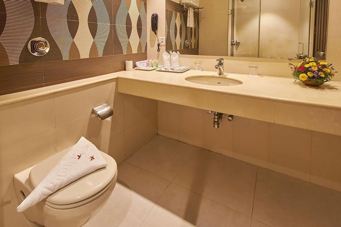 Uday Suites - The Airport Hotel Thiruvananthapuram Esterno foto