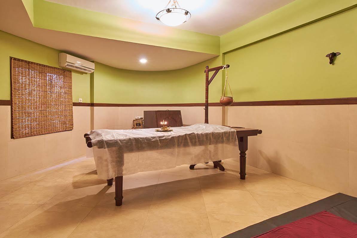 Uday Suites - The Airport Hotel Thiruvananthapuram Esterno foto