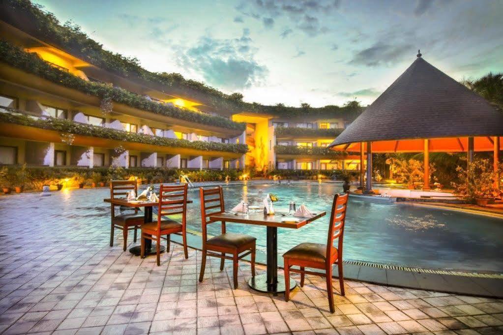 Uday Suites - The Airport Hotel Thiruvananthapuram Esterno foto