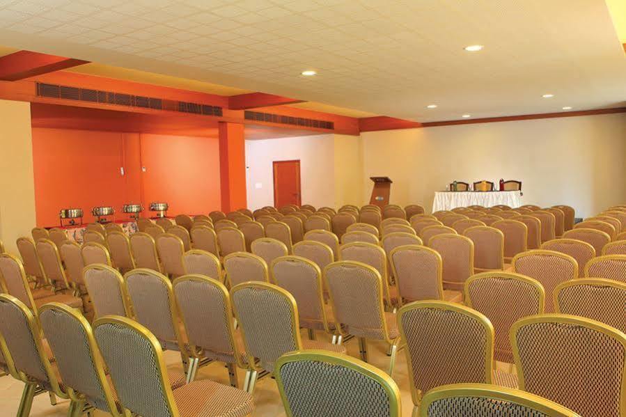 Uday Suites - The Airport Hotel Thiruvananthapuram Esterno foto