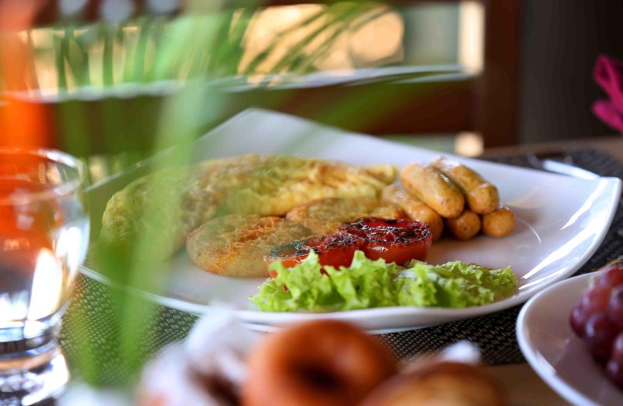 Uday Suites - The Airport Hotel Thiruvananthapuram Esterno foto