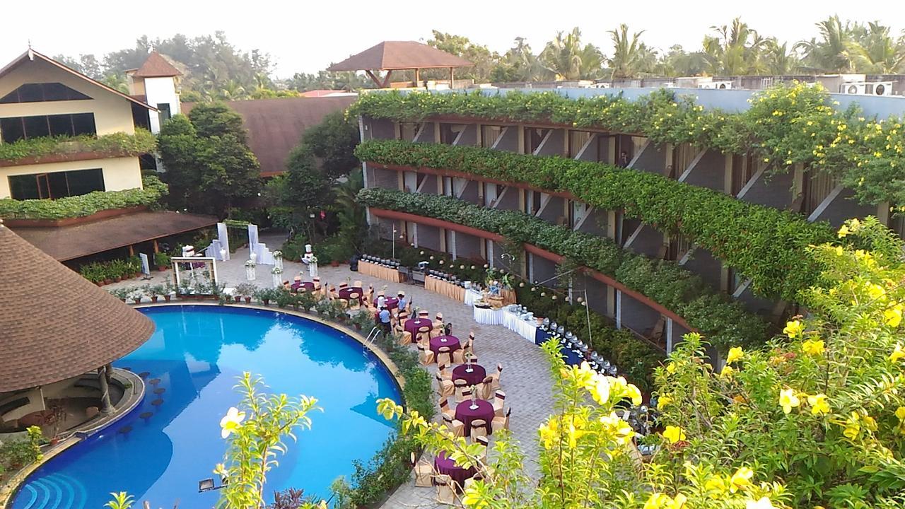 Uday Suites - The Airport Hotel Thiruvananthapuram Esterno foto