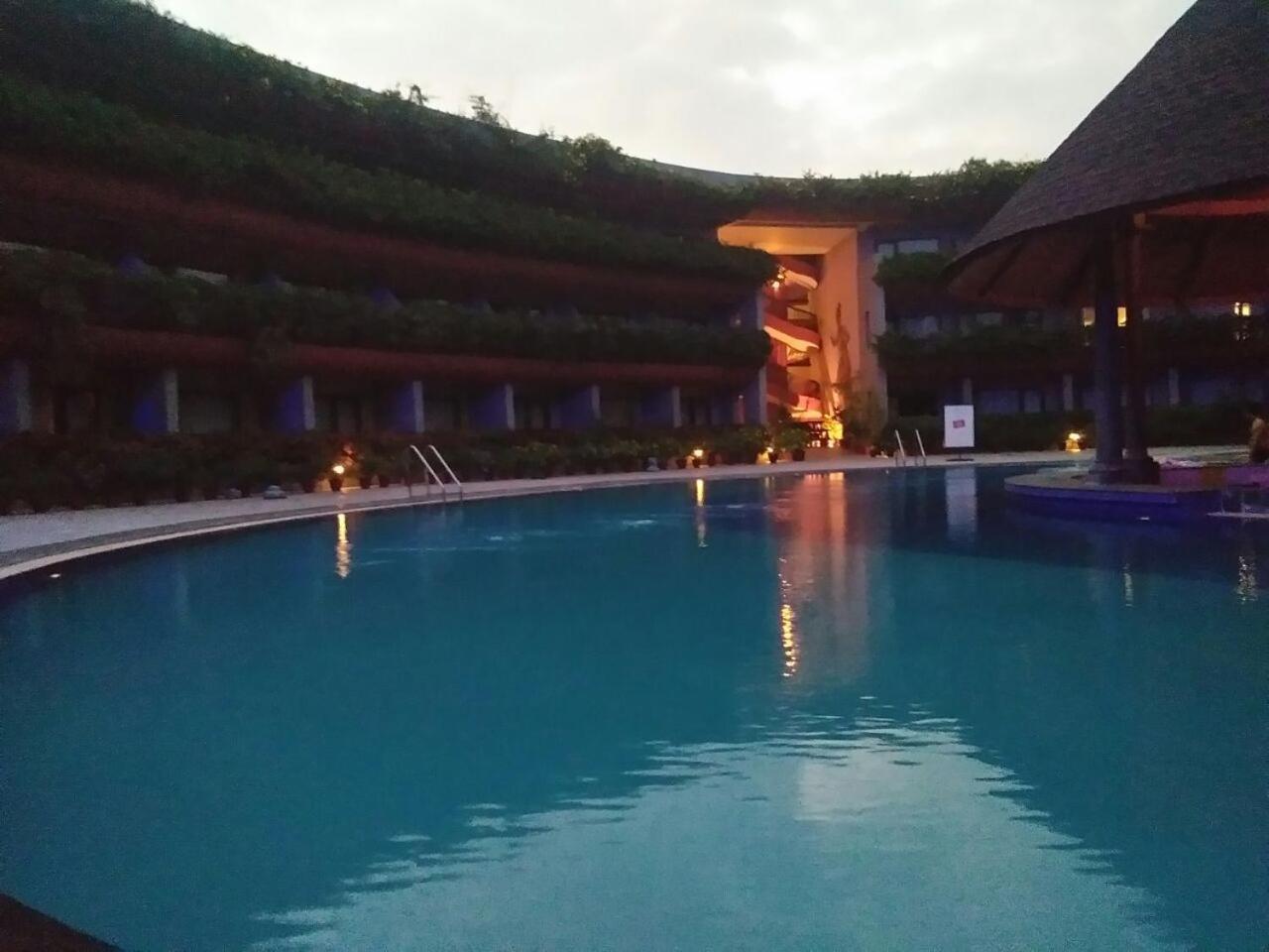 Uday Suites - The Airport Hotel Thiruvananthapuram Esterno foto